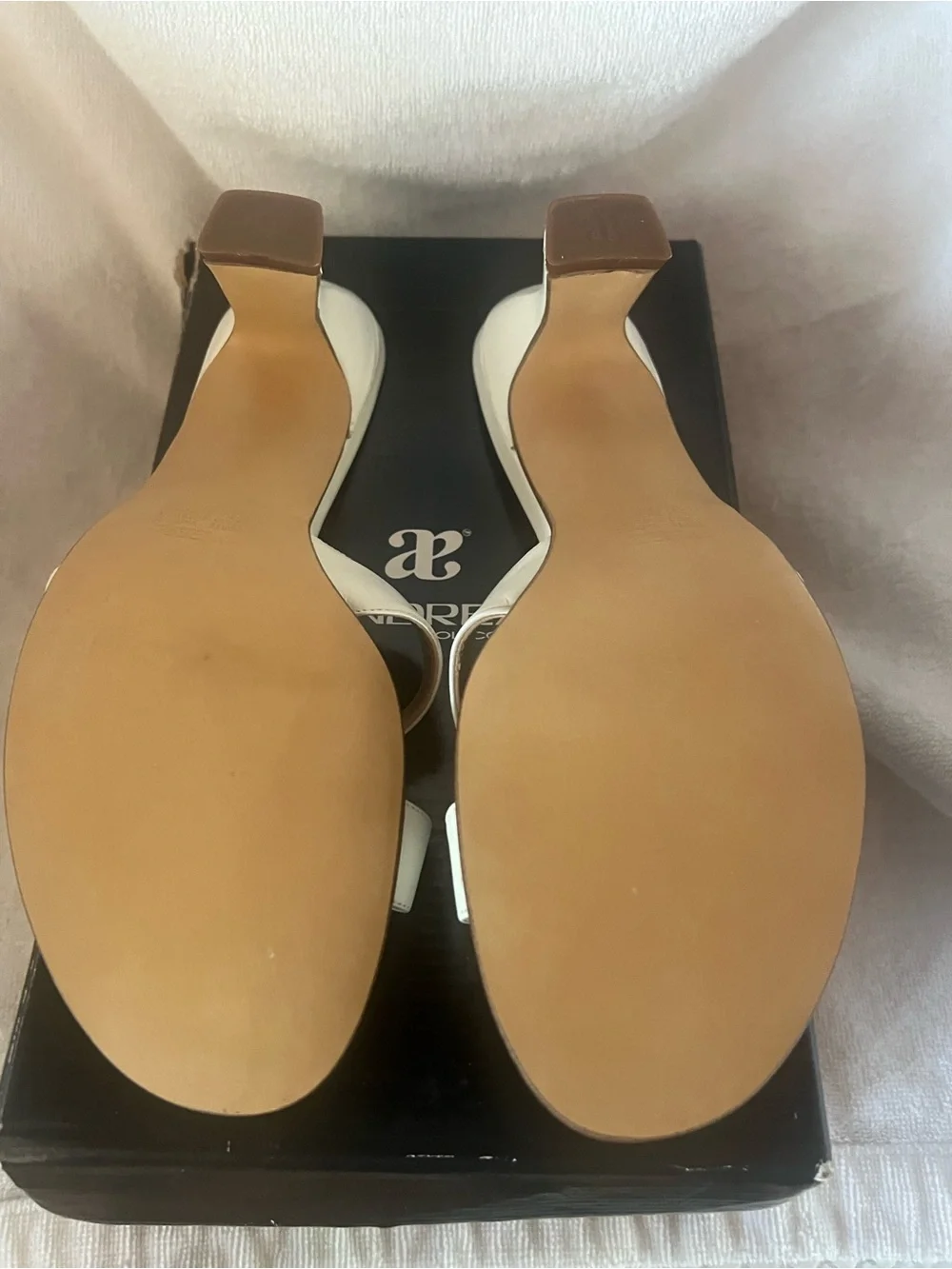 Y2K Andrea Collection White Bow Heeled Slide Sandals Women’s Size 8 Mule Heels M